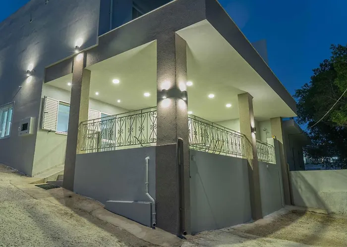 Tzortzi\'S Family Apartments